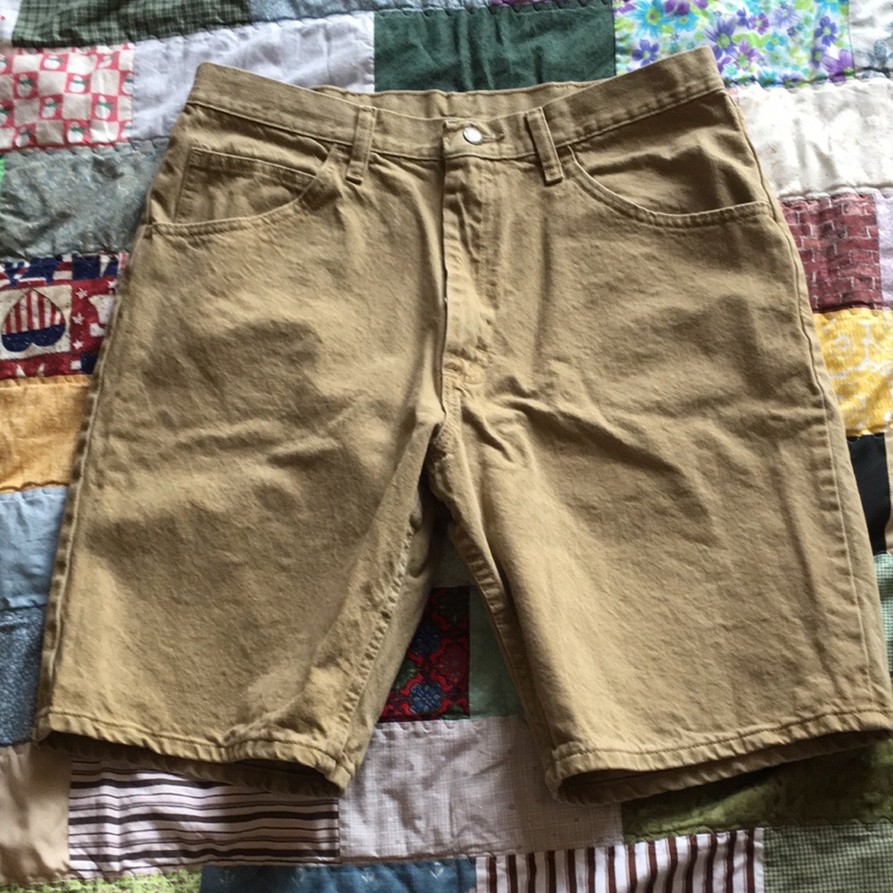 Wrangler relaxed fit khaki jean shorts size 34